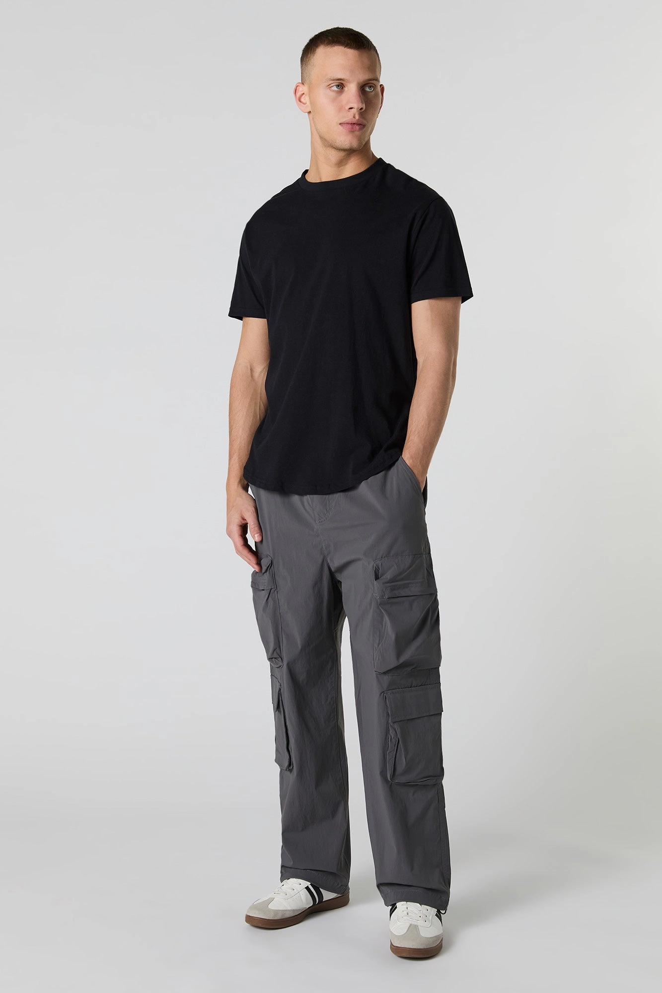 Pantalon cargo en nylon avec poche à glissière