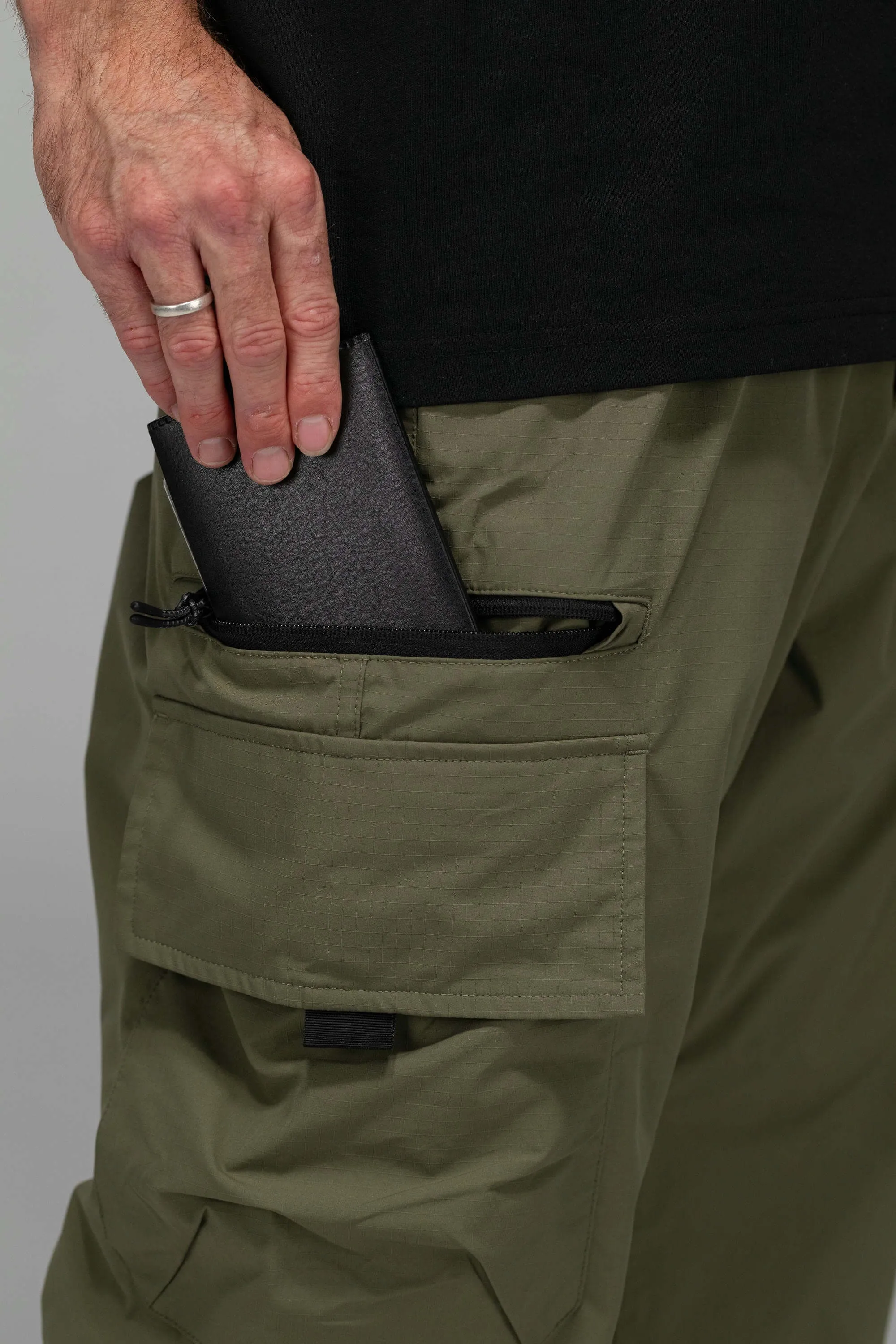 Shore Tech Cargo Pants - Olive