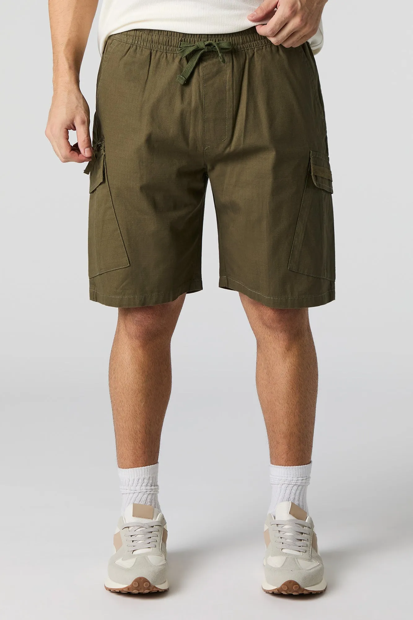 Short cargo à taille coulissante avec fermeture à glissière