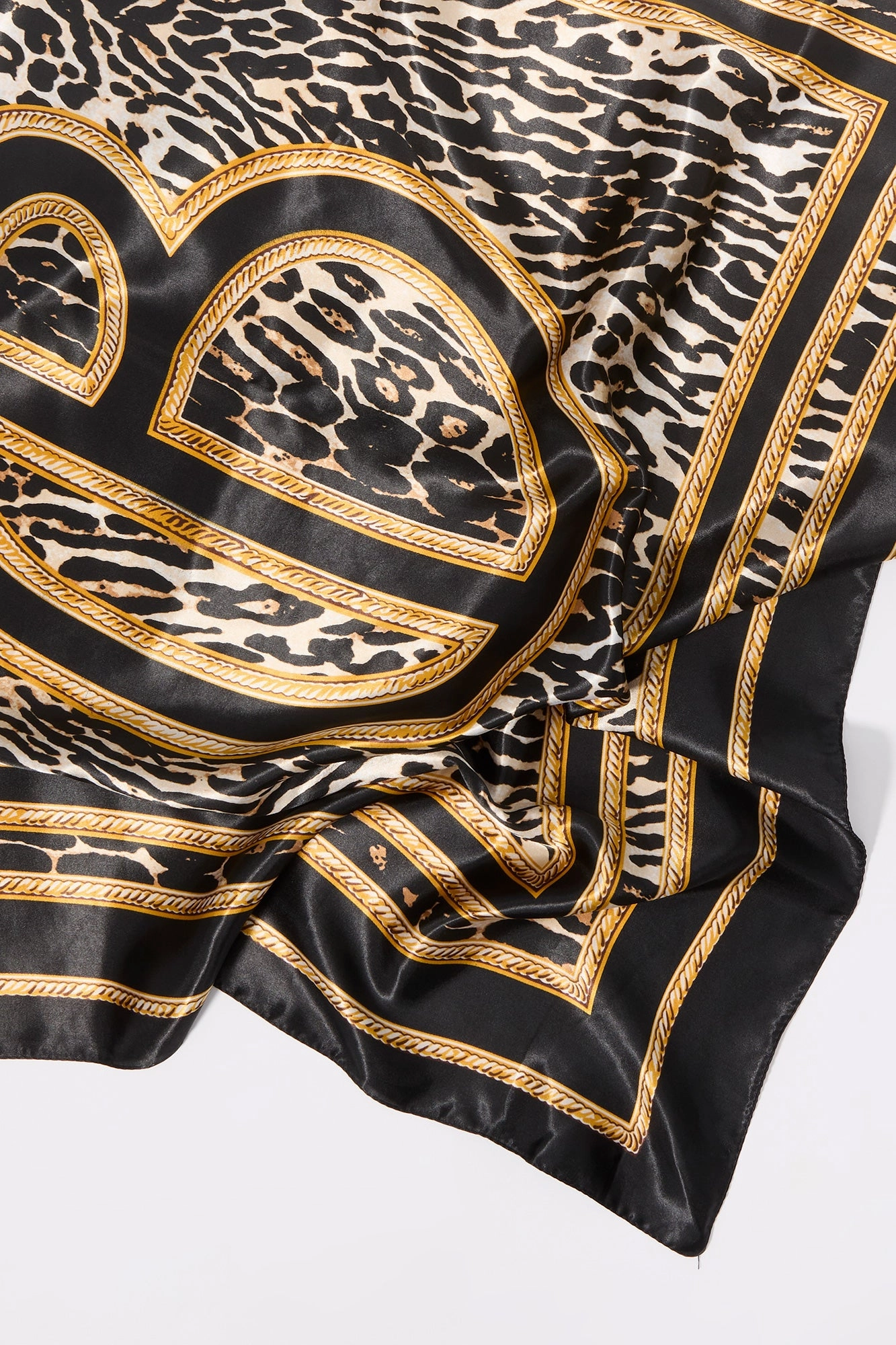 Écharpe en satin avec imprimé de chaînes et motif guépard