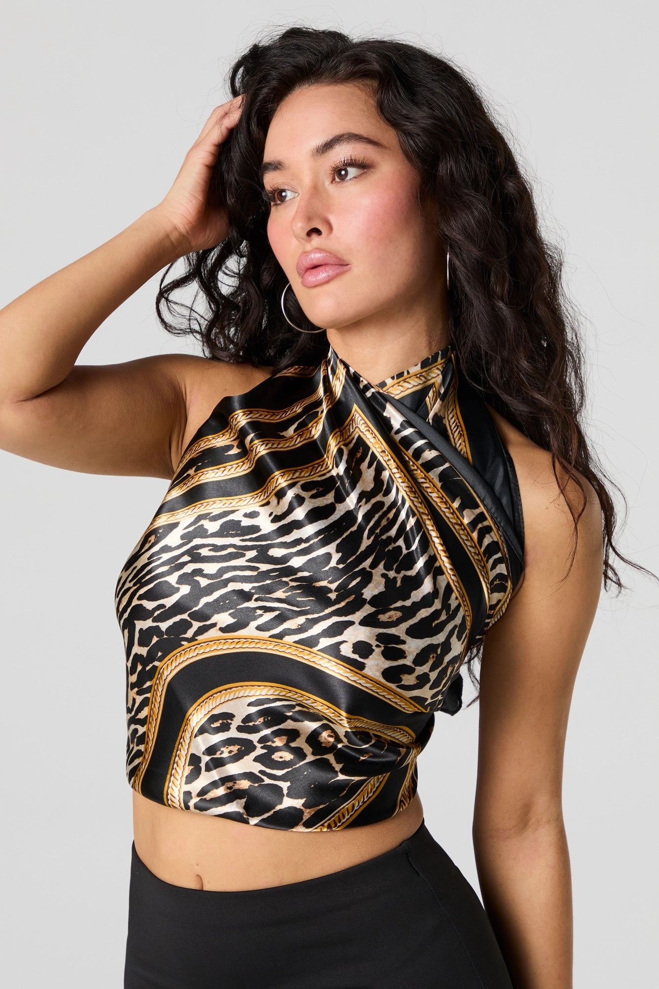 Écharpe en satin avec imprimé de chaînes et motif guépard