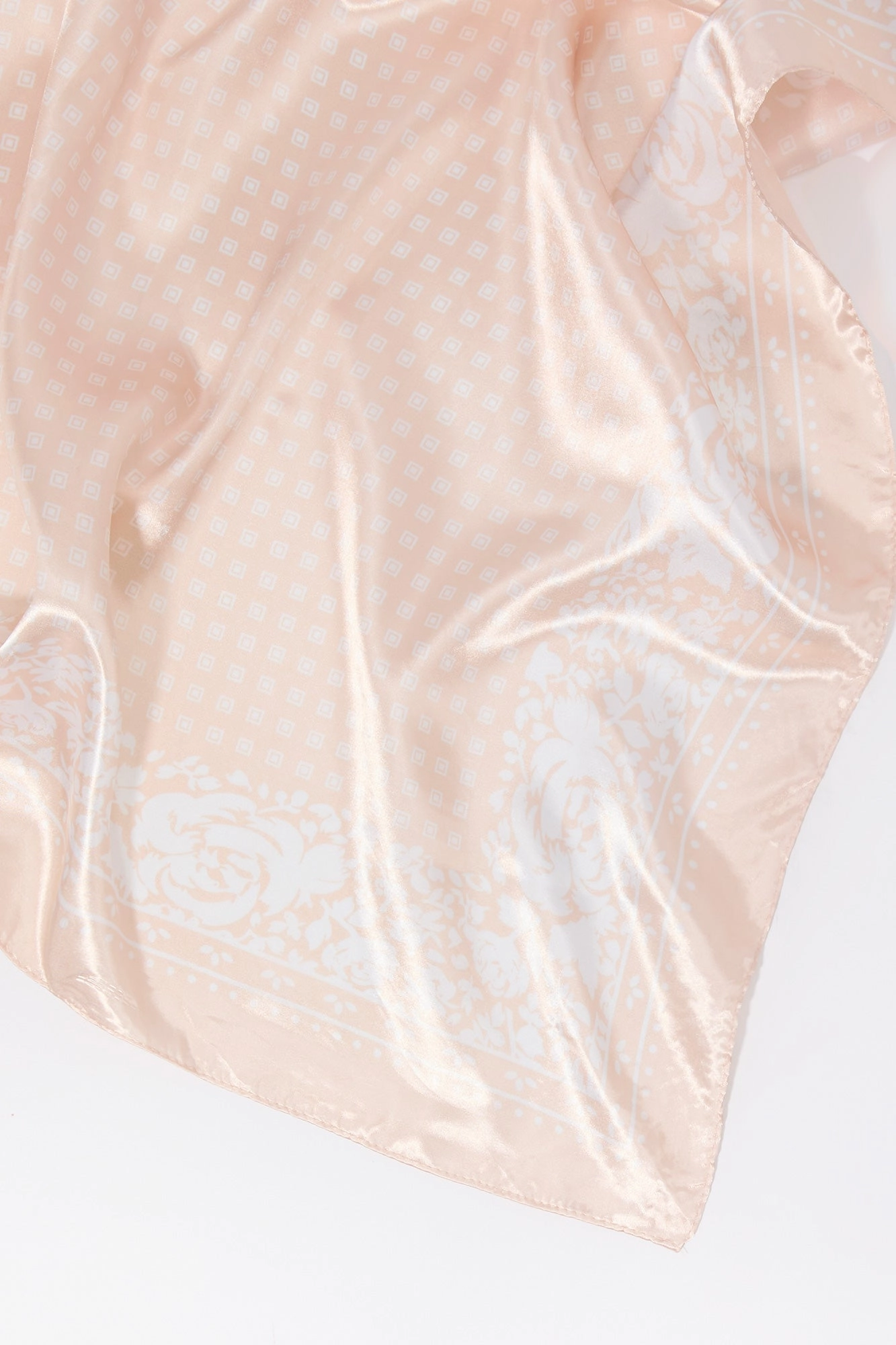 Écharpe multifaçons en satin avec bordure fleurie